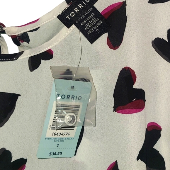 Torrid Jagged Hearts Print Georgette Hi-Lo Blouse Size 2 - Picture 3 of 10